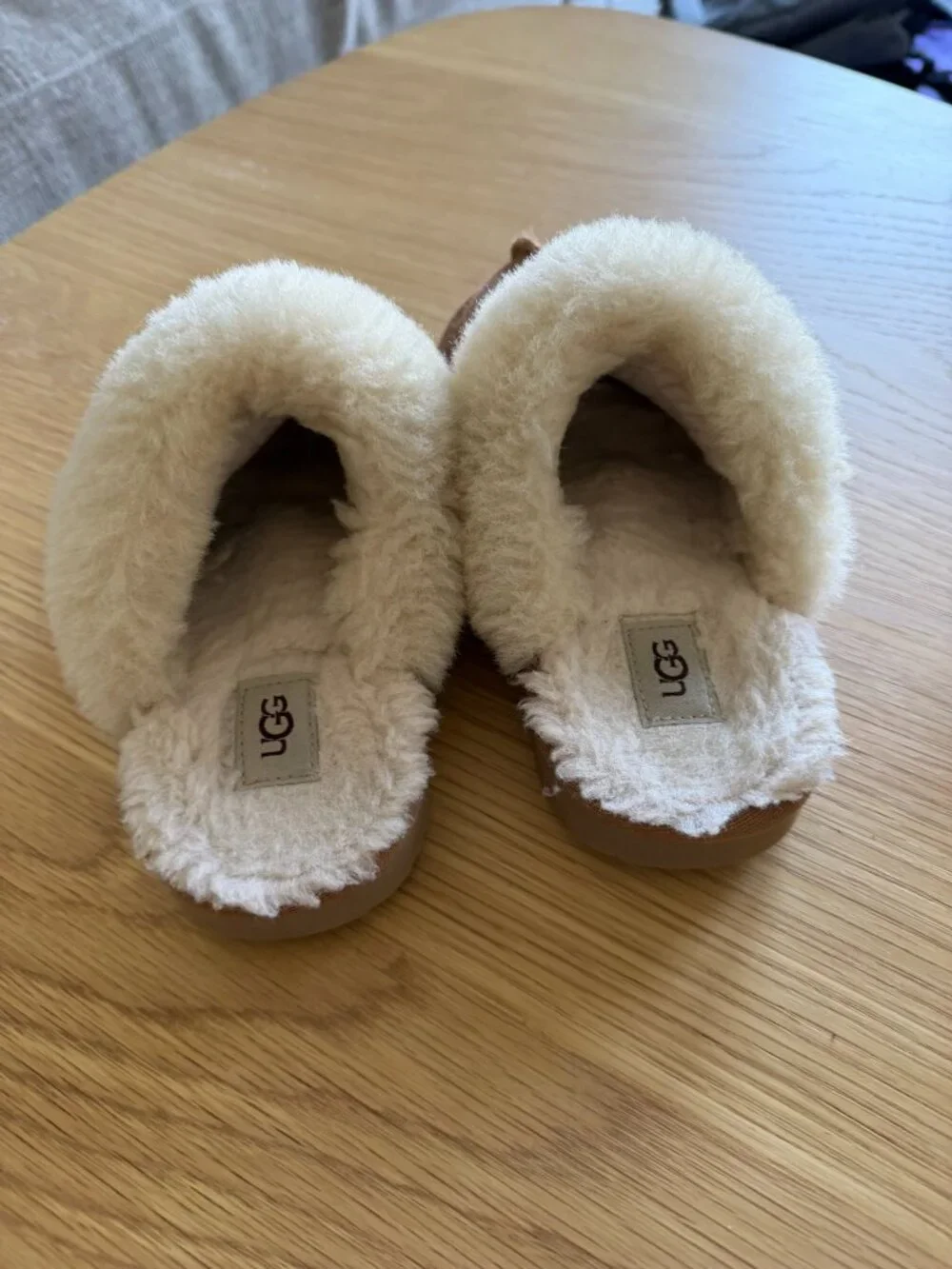 UGG Kids Cozy Sheepskin Slippers Chestnut Brown Plush Lined Slip-On